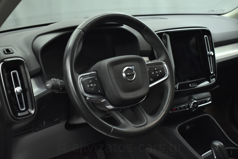 Volvo XC40 - T3 Momuntum ΕΑΤ8 Full Led 163hp