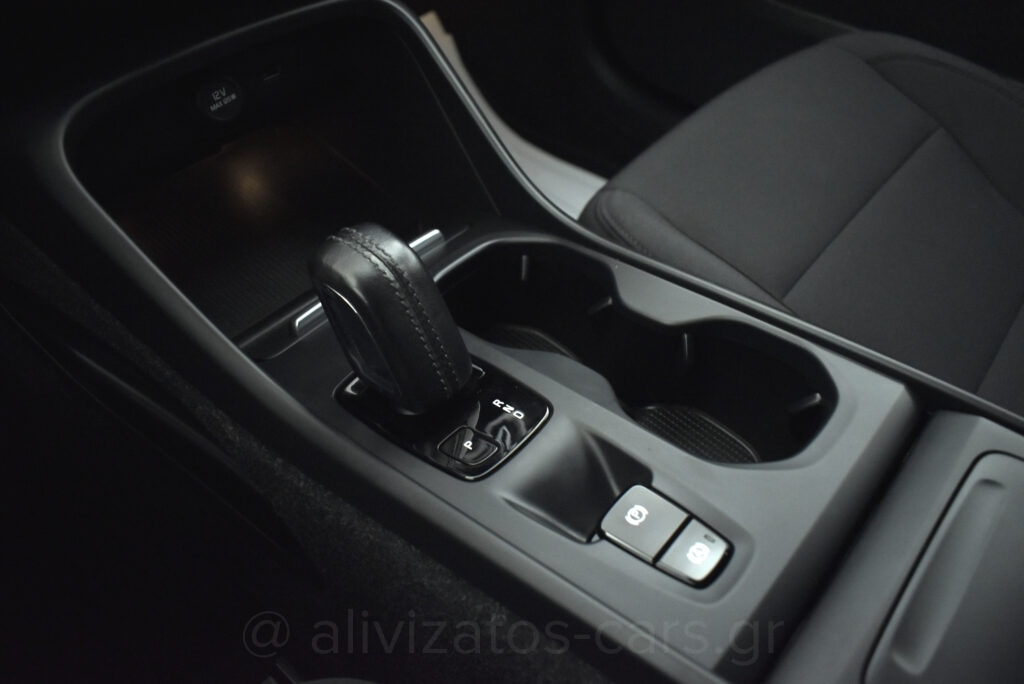 Volvo XC40 - T3 Momuntum ΕΑΤ8 Full Led 163hp