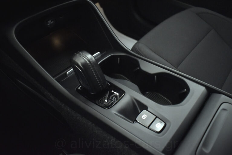 Volvo XC40 - T3 Momuntum ΕΑΤ8 Full Led 163hp