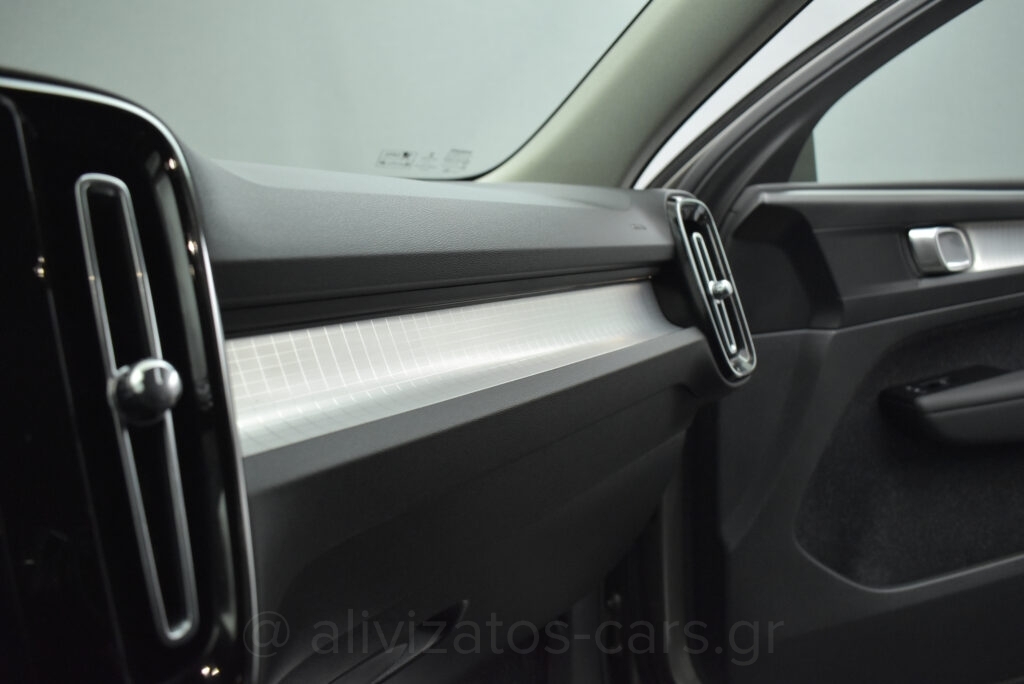 Volvo XC40 - T3 Momuntum ΕΑΤ8 Full Led 163hp