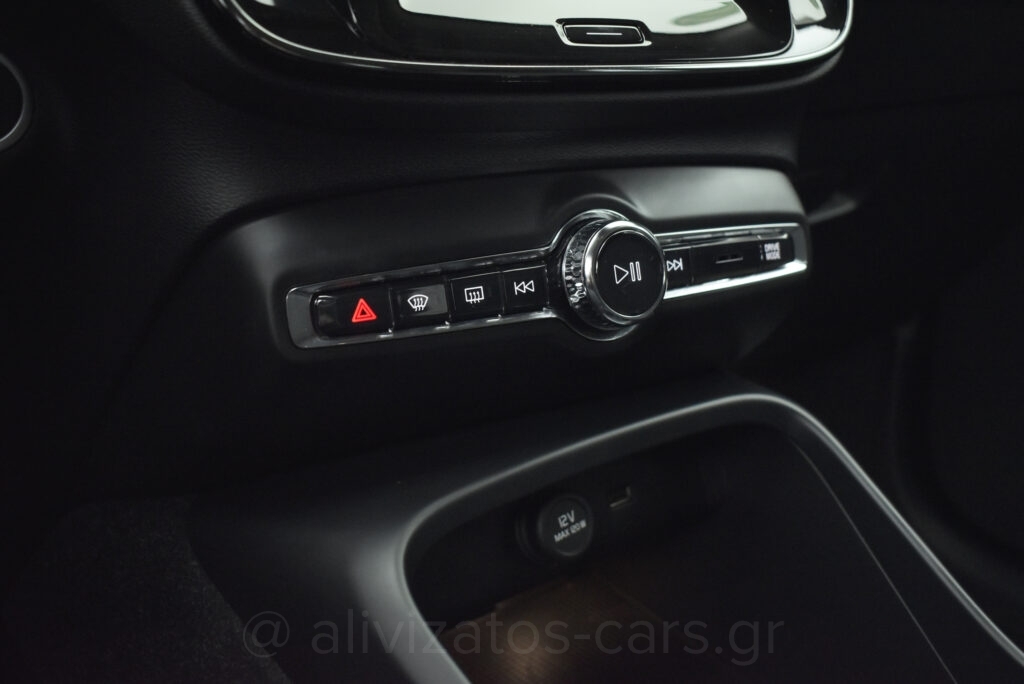 Volvo XC40 - T3 Momuntum ΕΑΤ8 Full Led 163hp