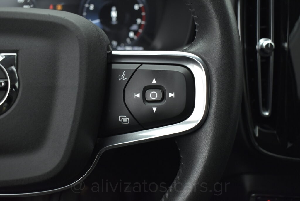Volvo XC40 - T3 Momuntum ΕΑΤ8 Full Led 163hp