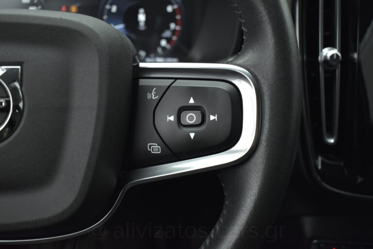Volvo XC40 - T3 Momuntum ΕΑΤ8 Full Led 163hp