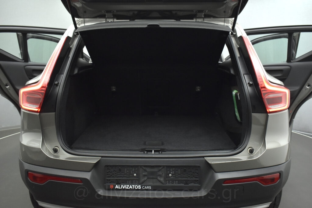 Volvo XC40 - T3 Momuntum ΕΑΤ8 Full Led 163hp