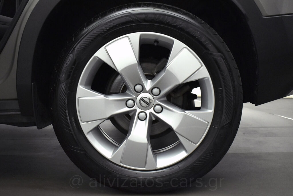 Volvo XC40 - T3 Momuntum ΕΑΤ8 Full Led 163hp