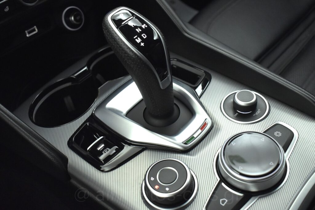 Alfa Romeo Giulia - Veloce Q4 211hp ΑT8 R19