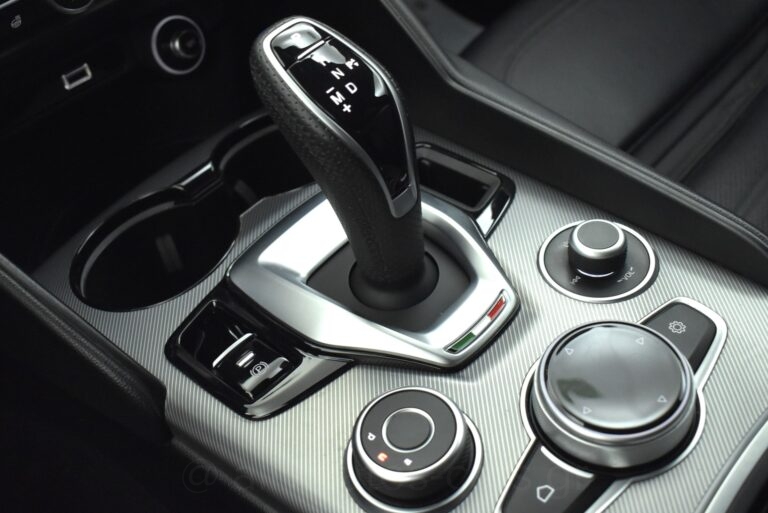 Alfa Romeo Giulia - Veloce Q4 211hp ΑT8 R19