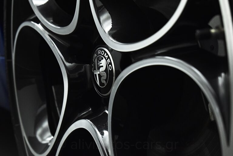 Alfa Romeo Giulia - Veloce Q4 211hp ΑT8 R19