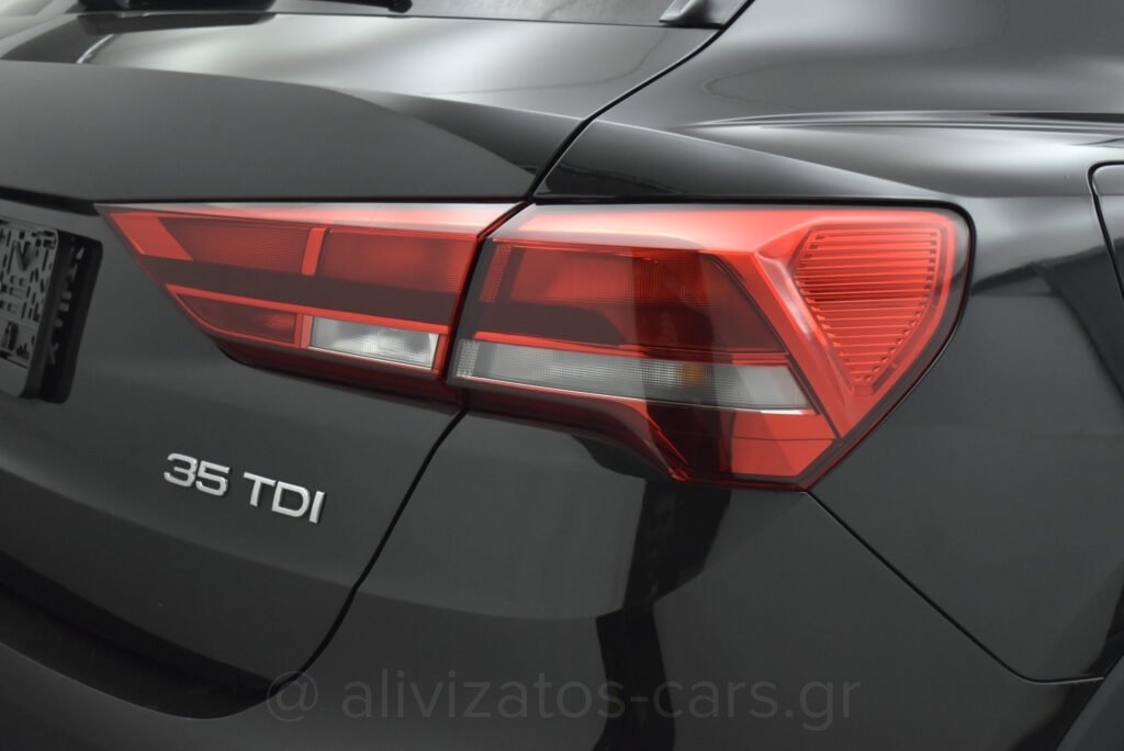 Audi Q3 - 2.0 TDi 35 S tronic Business 150hp