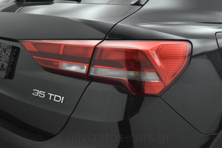 Audi Q3 - 2.0 TDi 35 S tronic Business 150hp
