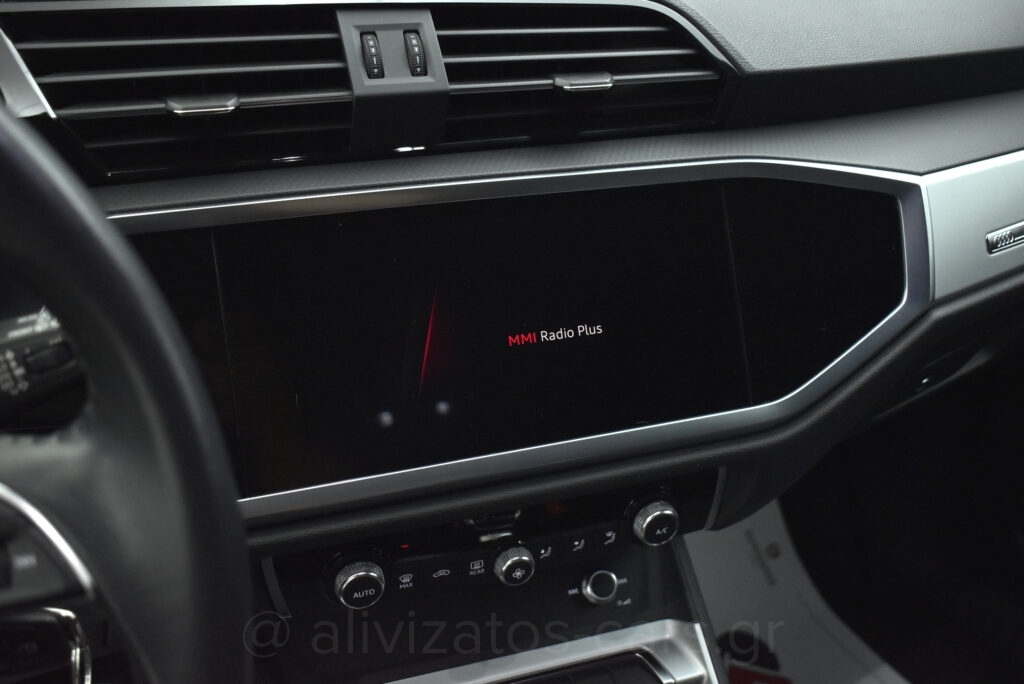 Audi Q3 - 2.0 TDi 35 S tronic Business 150hp
