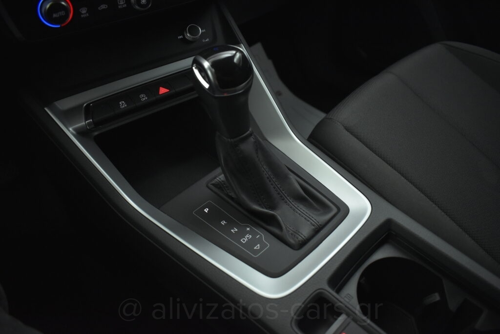 Audi Q3 - 2.0 TDi 35 S tronic Business 150hp