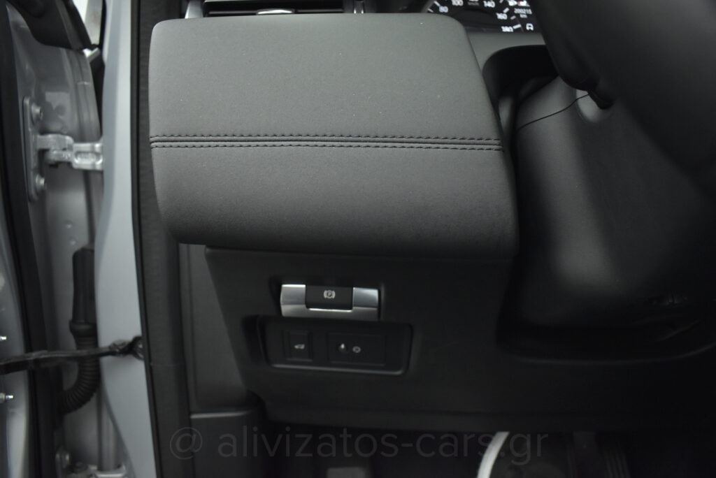 Land Rover Discovery Sport - 2.0 Hybrid Diesel S AWD Automatic