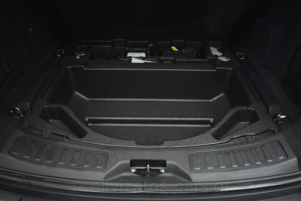 Land Rover Discovery Sport - 2.0 Hybrid Diesel S AWD Automatic