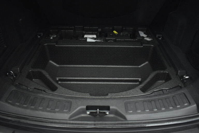 Land Rover Discovery Sport - 2.0 Hybrid Diesel S AWD Automatic