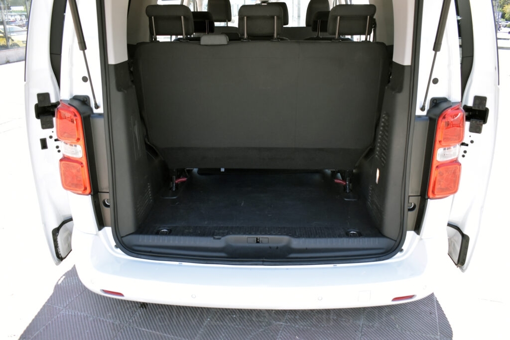 Peugeot Traveller - 1.5 BlueHDi Long 9 Seats Business Navi