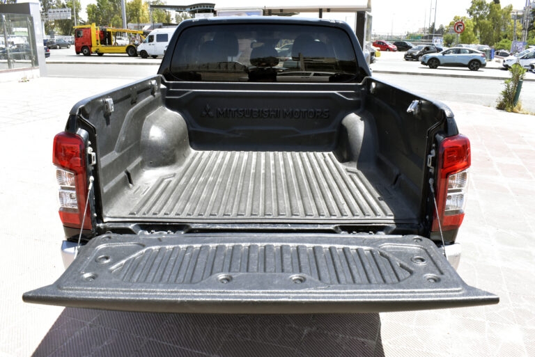 Mitsubishi L200 - 2.3 Instyle Double Cab 4x4 Leather