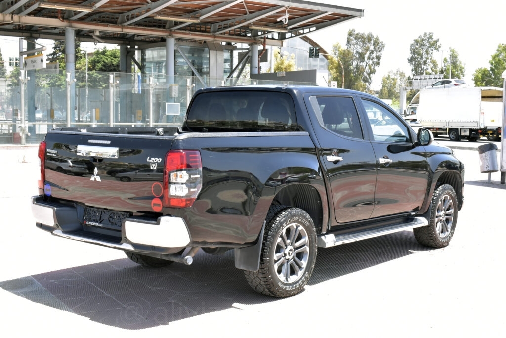 Mitsubishi L200 - 2.3 Instyle Double Cab 4x4 Leather