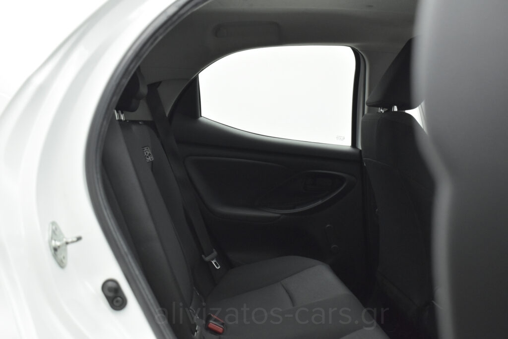 Toyota Yaris - 1.5 HYBRID E-CVT ACTIVE