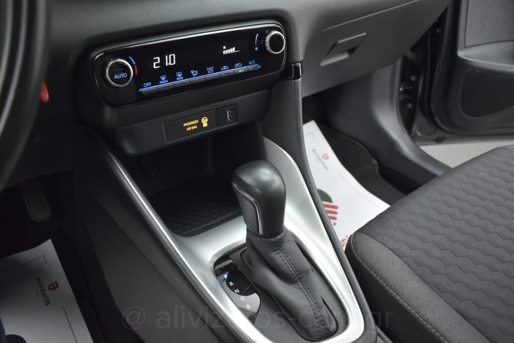 Toyota Yaris - 1.5 HYBRID E-CVT BUSSINES CAMERA