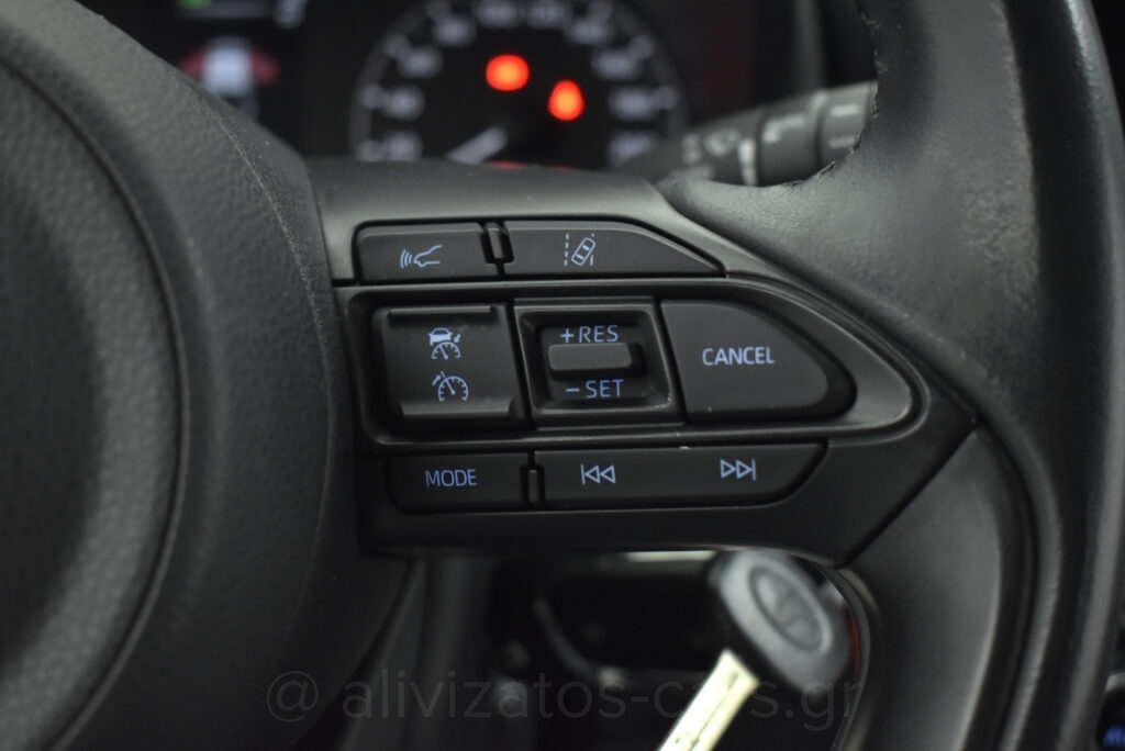Toyota Yaris - 1.5 HYBRID E-CVT BUSSINES CAMERA