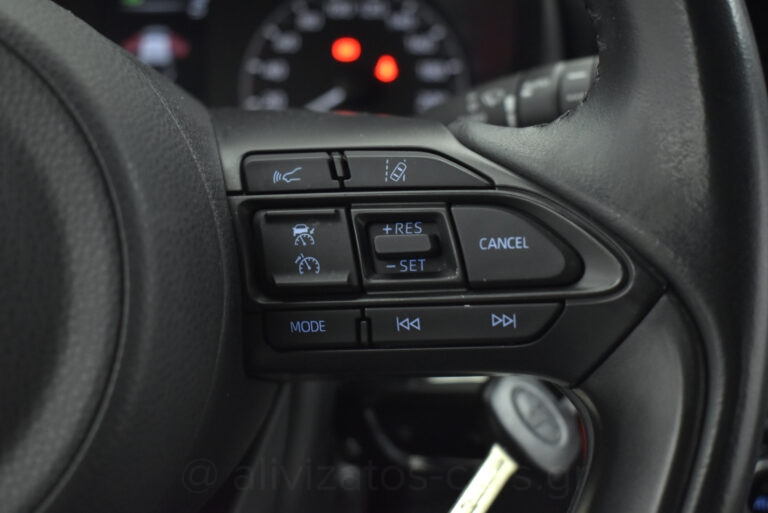 Toyota Yaris - 1.5 HYBRID E-CVT BUSSINES CAMERA