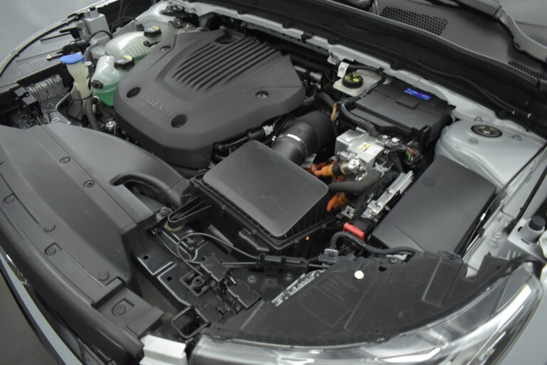 Volvo XC40 - T5 Recharge 262hp R-Design Leather Alcantara