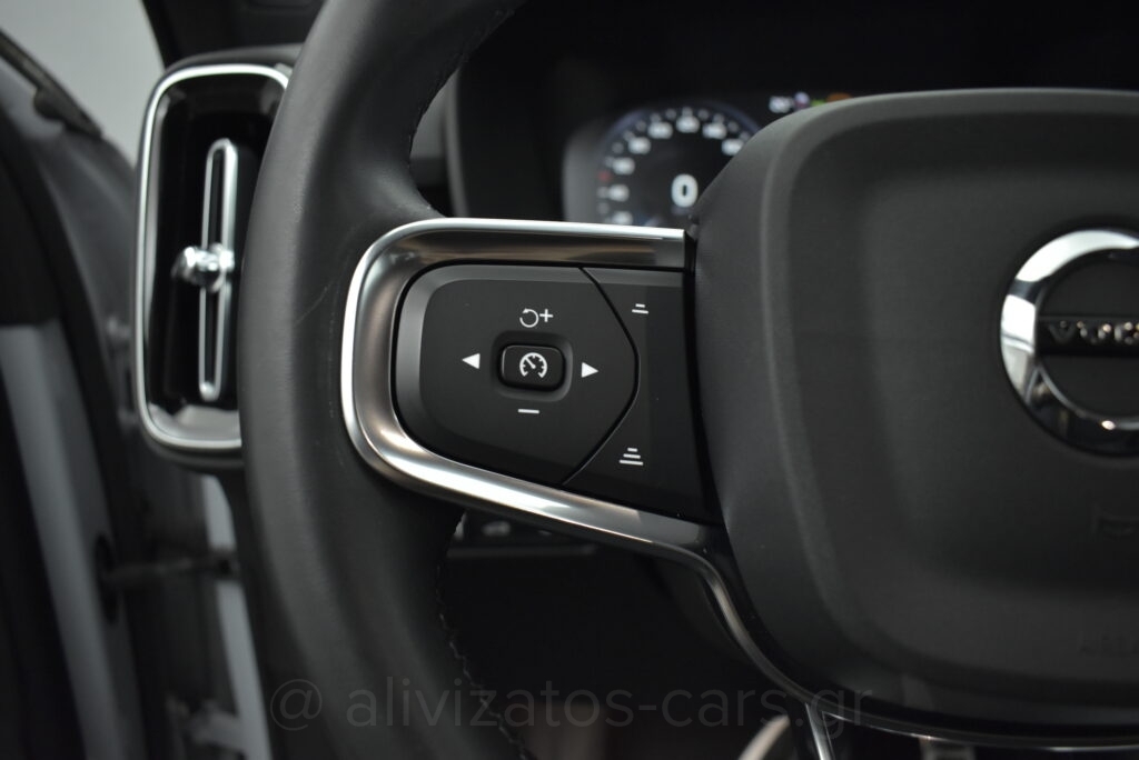 Volvo XC40 - T5 Recharge 262hp R-Design Leather Alcantara