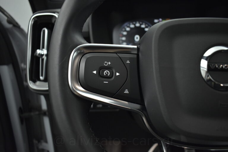 Volvo XC40 - T5 Recharge 262hp R-Design Leather Alcantara