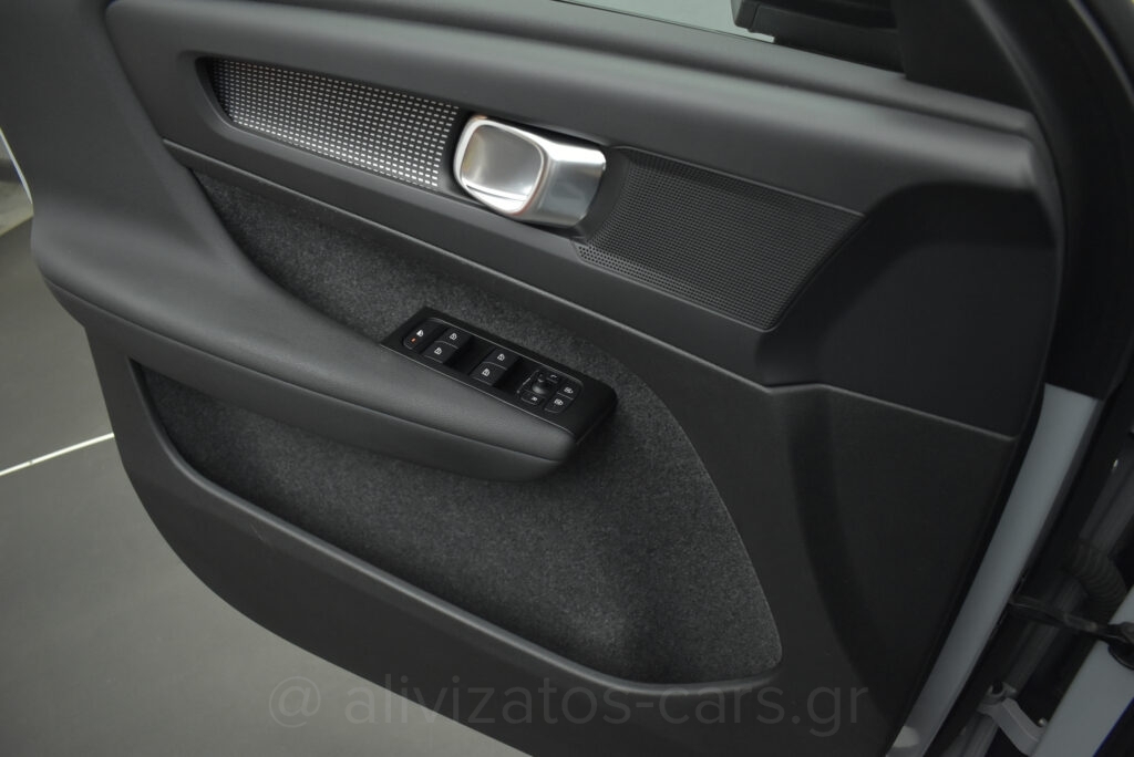 Volvo XC40 - T5 Recharge 262hp R-Design Leather Alcantara