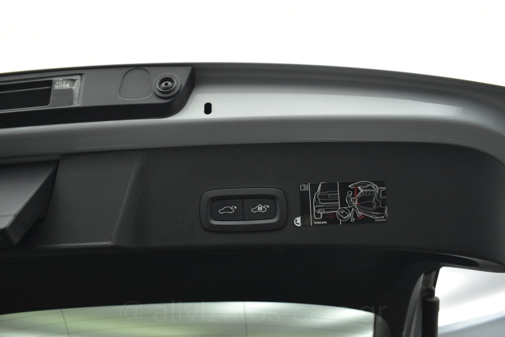 Volvo XC40 - T5 Recharge 262hp R-Design Leather Alcantara