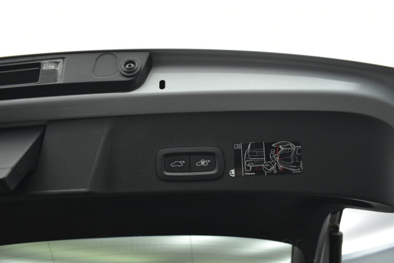 Volvo XC40 - T5 Recharge 262hp R-Design Leather Alcantara