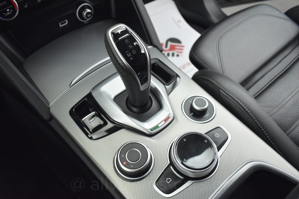 Alfa Romeo Stelvio - Veloce Q4 Turbo 210hp AT8