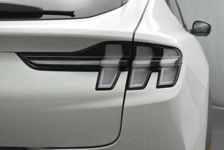 Ford Mustang Mach-E - BASE 294 hp