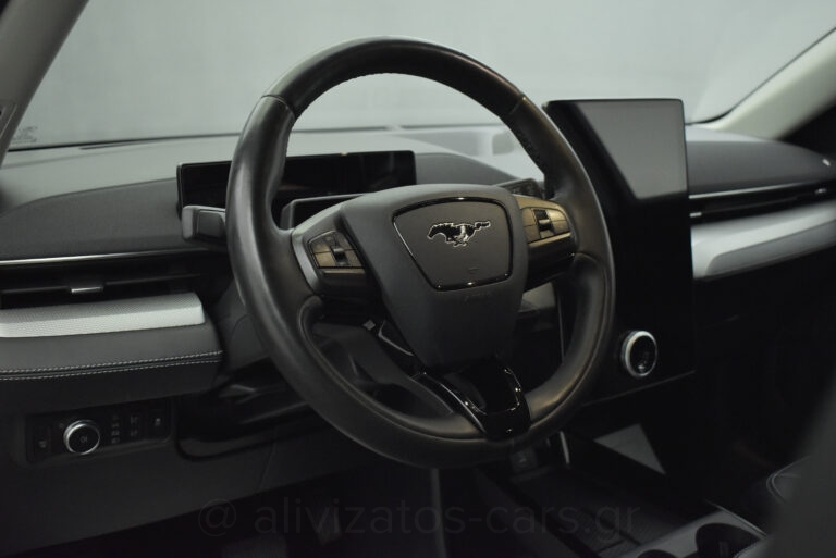Ford Mustang Mach-E - BASE 294 hp