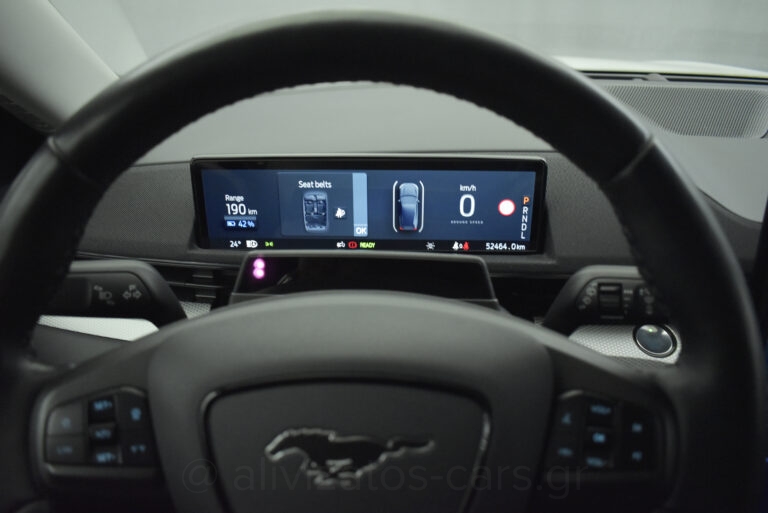 Ford Mustang Mach-E - BASE 294 hp