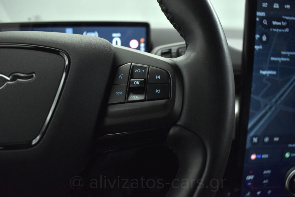 Ford Mustang Mach-E - BASE 294 hp