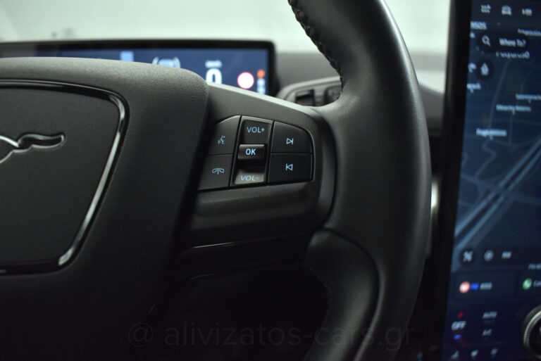 Ford Mustang Mach-E - BASE 294 hp