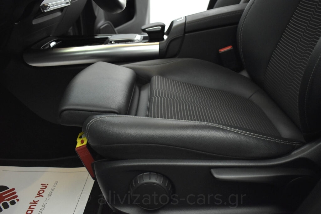 Mercedes-Benz GLA 250 - 1.3 e Plug-in 8G-DCT Progressive Camera
