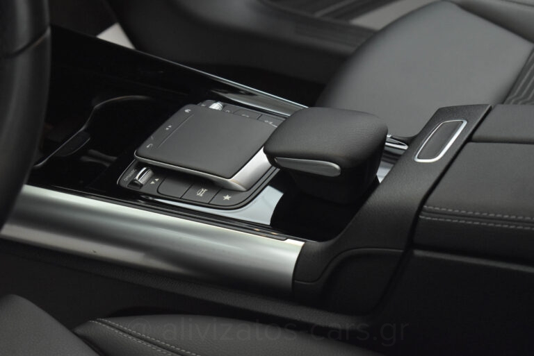 Mercedes-Benz GLA 250 - 1.3 e Plug-in 8G-DCT Progressive Camera