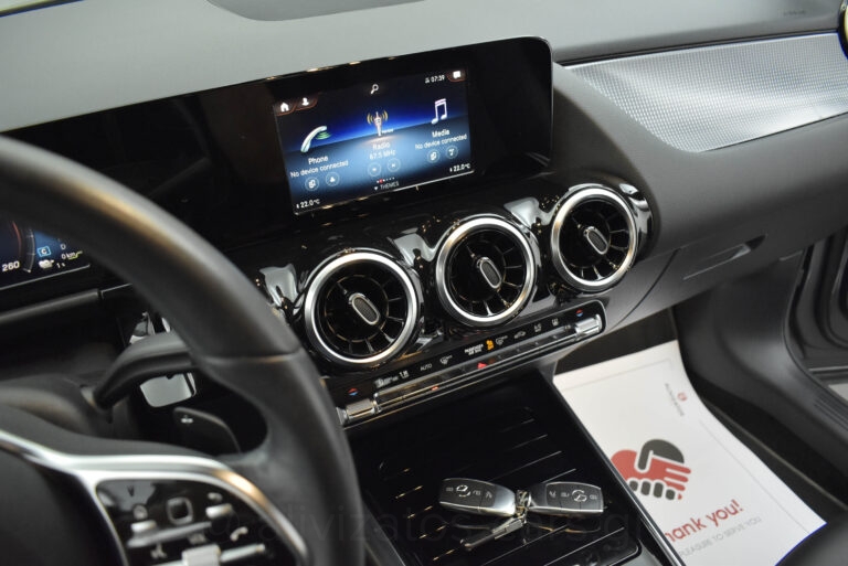 Mercedes-Benz GLA 250 - 1.3 e Plug-in 8G-DCT Progressive Camera