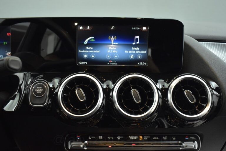 Mercedes-Benz GLA 250 - 1.3 e Plug-in 8G-DCT Progressive Camera
