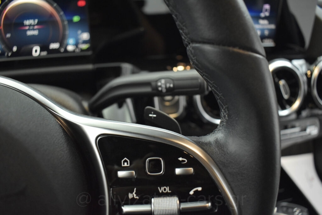 Mercedes-Benz GLA 250 - 1.3 e Plug-in 8G-DCT Progressive Camera