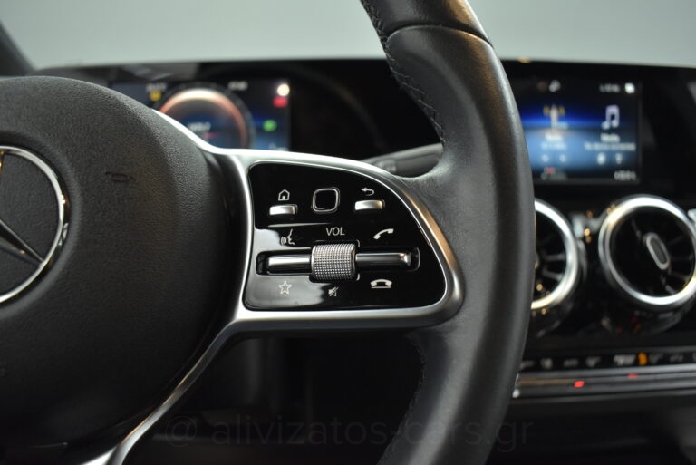 Mercedes-Benz GLA 250 - 1.3 e Plug-in 8G-DCT Progressive Camera