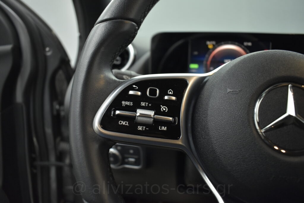 Mercedes-Benz GLA 250 - 1.3 e Plug-in 8G-DCT Progressive Camera