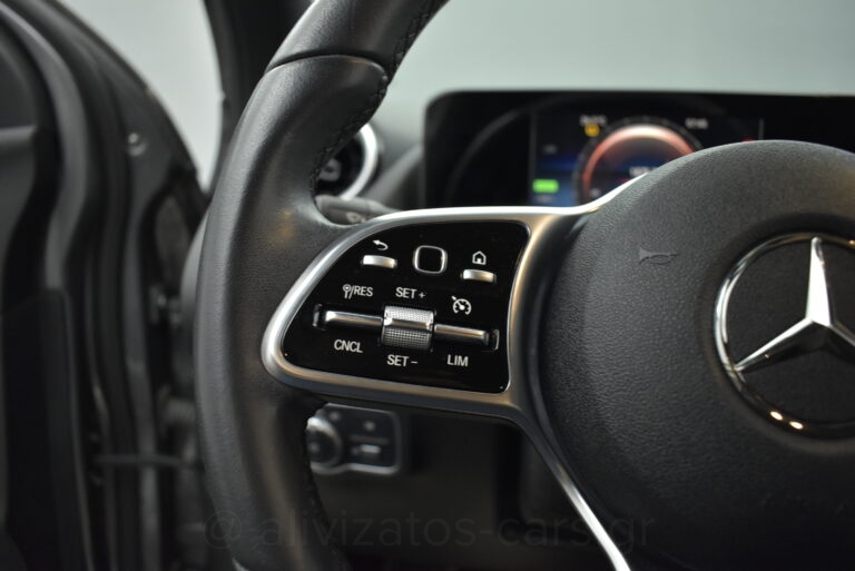 Mercedes-Benz GLA 250 - 1.3 e Plug-in 8G-DCT Progressive Camera