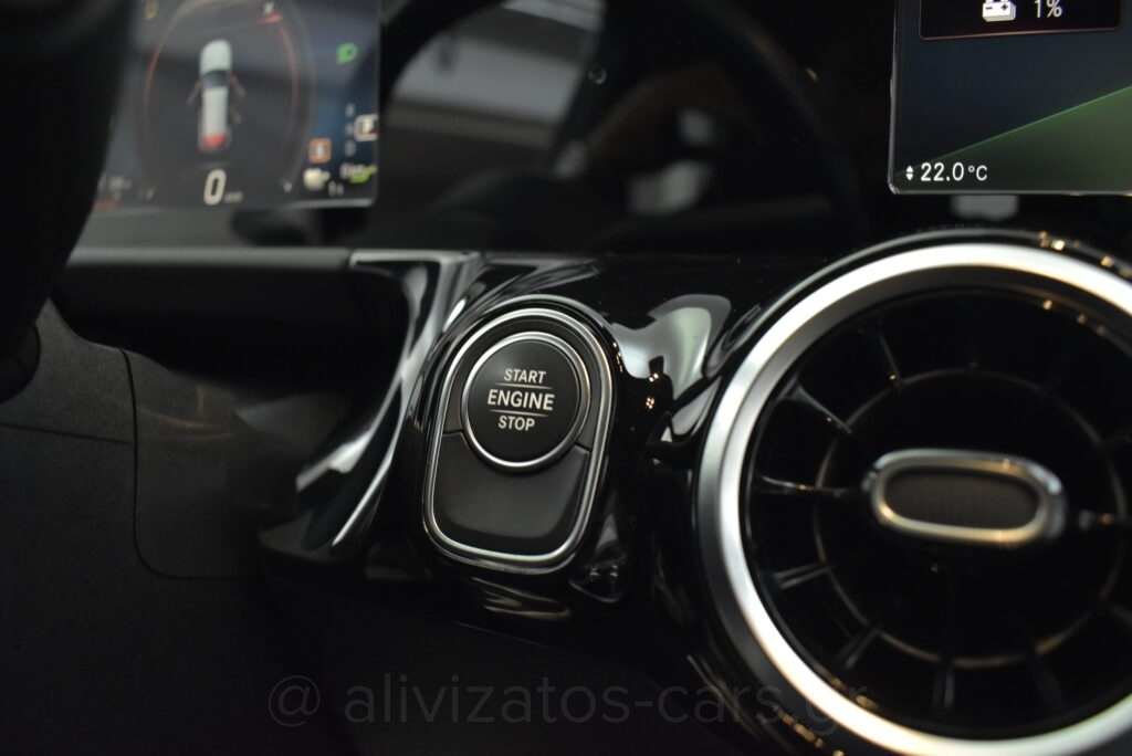 Mercedes-Benz GLA 250 - 1.3 e Plug-in 8G-DCT Progressive Camera