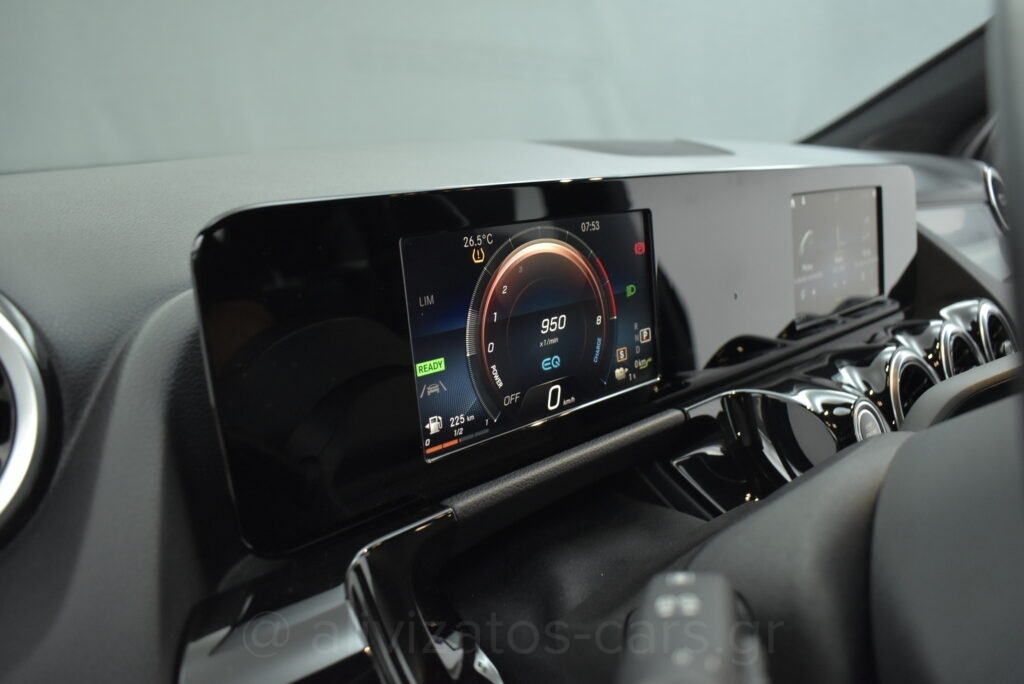Mercedes-Benz GLA 250 - 1.3 e Plug-in 8G-DCT Progressive Camera
