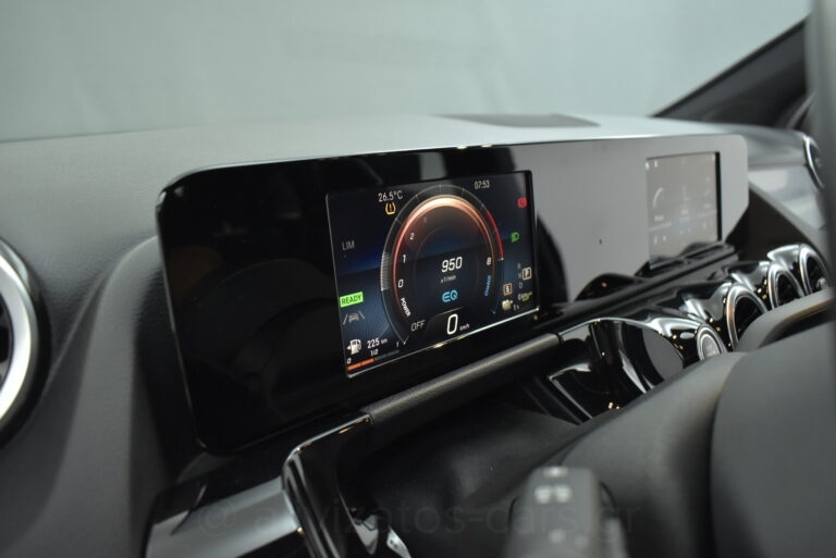 Mercedes-Benz GLA 250 - 1.3 e Plug-in 8G-DCT Progressive Camera