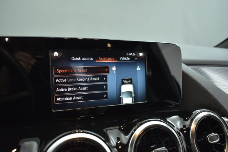 Mercedes-Benz GLA 250 - 1.3 e Plug-in 8G-DCT Progressive Camera